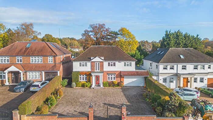 5 Bedroom Detached House For Sale In Mymms Drive, Brookmans Park, AL9