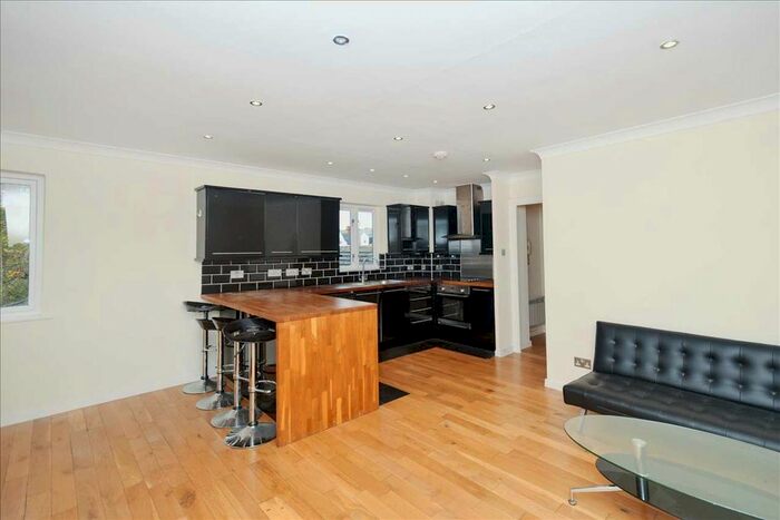 1 Bedroom Flat To Rent In Hillbury Road, London, SW17