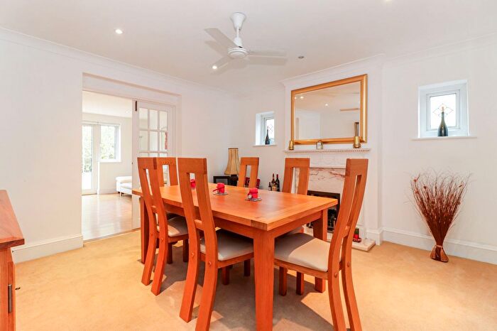 4 Bedroom Detached House For Sale In Stratford Way, Watford, WD17