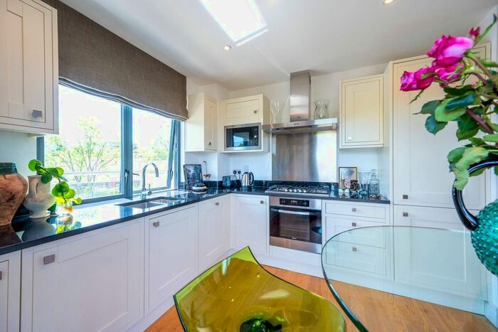 2 Bedroom Flat To Rent In Alton Road, Roehampton, London, SW15