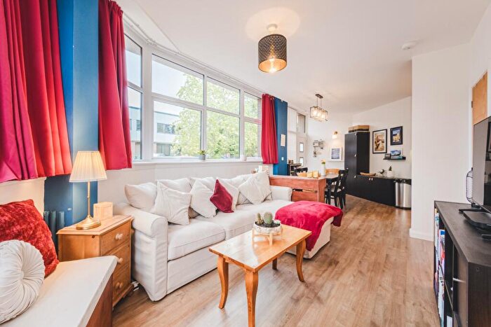 2 Bedroom Flat For Sale In Dauntsey House, Bentham Close, Westlea, Swindon, Wiltshire, SN5