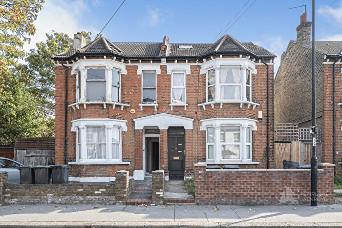 2 Bedroom Apartment To Rent In Bensham Lane, Croydon, CR0