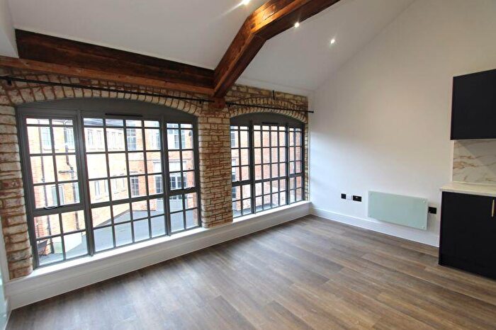 1 Bedroom Apartment To Rent In Overstone Road, Northampton, NN1