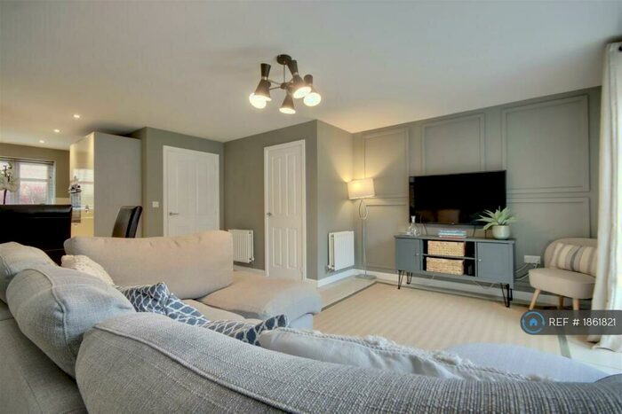 3 Bedroom Semi-Detached House To Rent In Lowton Gardens, Clanfield, Waterlooville, PO8