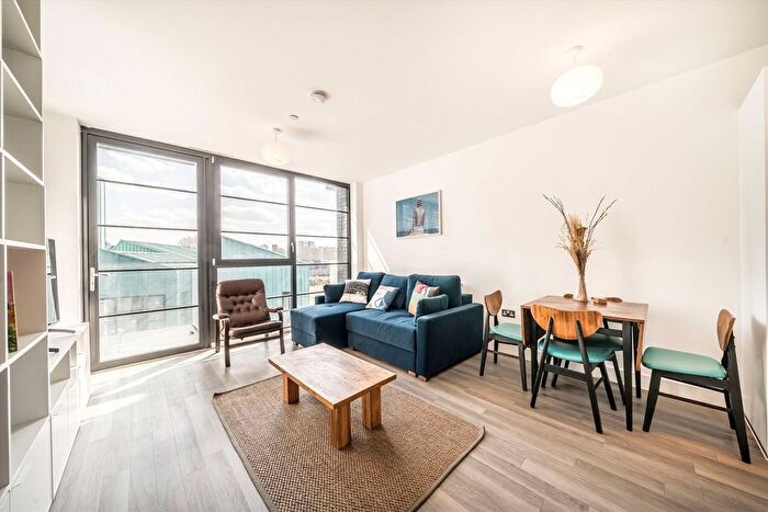 1 Bedroom Flat For Sale In Hart Yard, Bow, E3