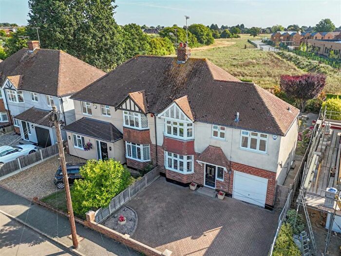 4 Bedroom Semi Detached House For Sale In Highfield Road, CM1