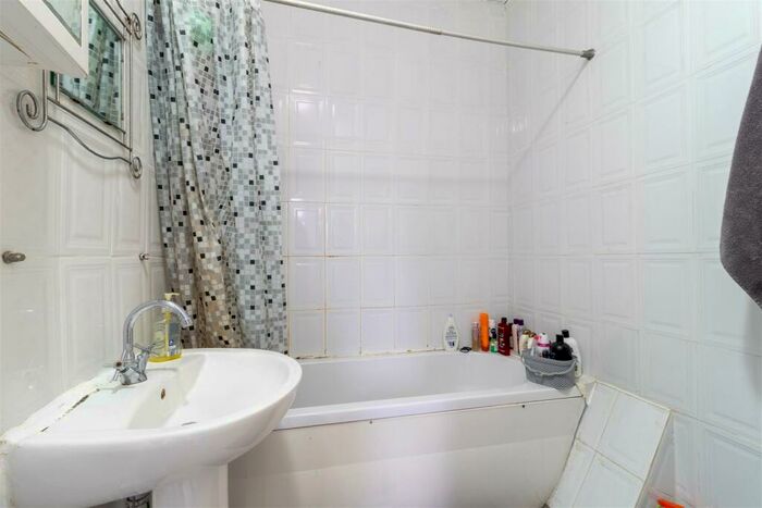 4 Bedroom House To Rent In Brudenell Avenue, Hyde Park, Leeds, LS6