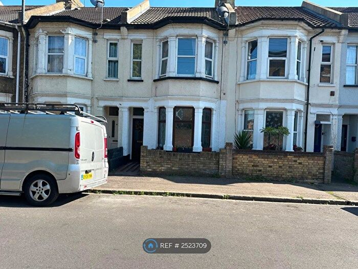 1 Bedroom Flat To Rent In Beresford Road, Southend-On-Sea, SS1