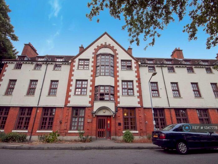 2 Bedroom Flat To Rent In Wanstead, London, E11