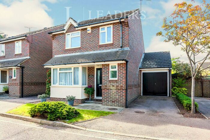 3 Bedroom Link Detached House To Rent In Aspen Way, Horsham, RH12