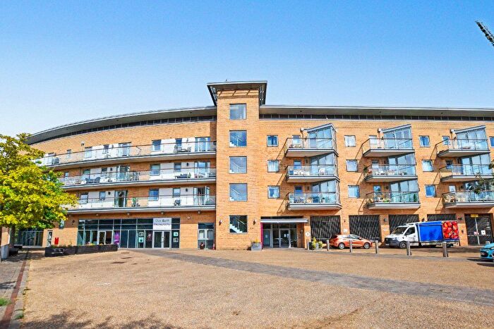 2 Bedroom Flat For Sale In Coal Orchard, Taunton, Somerset, TA1