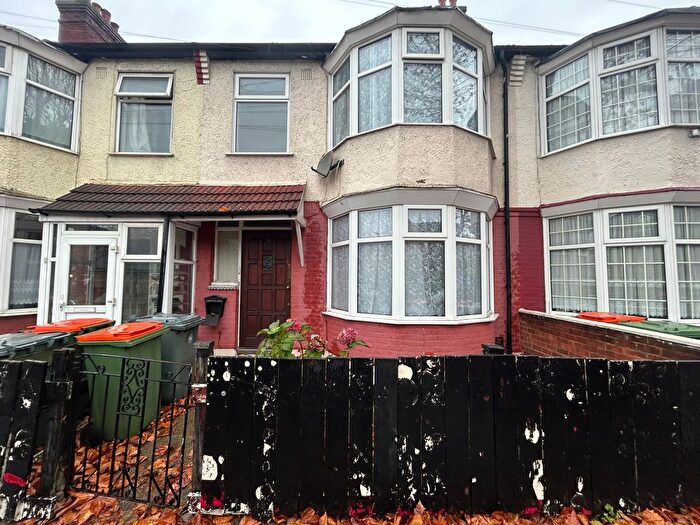 3 Bedroom Terraced House To Rent In Manor Park, E12