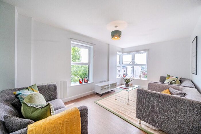 3 Bedroom Flat To Rent In St. Johns Road, Leeds, West Yorkshire, LS3