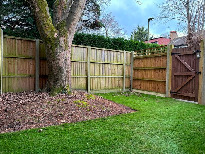 Studio To Rent In Turnberry Close, London, NW4