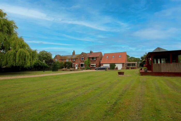 3 Bedroom Semi-Detached House For Sale In Remington Avenue, Catfoss, HU11