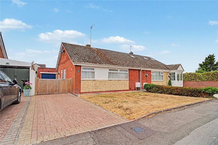 2 Bedroom Bungalow For Sale In Swallowdale, Covingham, East Swindon, SN3