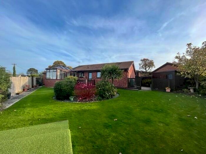 3 Bedroom Detached Bungalow For Sale In Lon Y Dail, Abergele, LL22