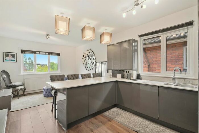 3 Bedroom Flat To Rent In Staverton Road, London, NW2