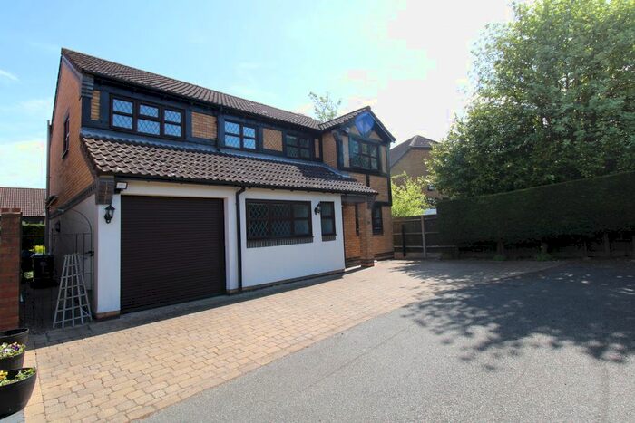 5 Bedroom Detached House For Sale In Malthouse Green, Luton, LU2