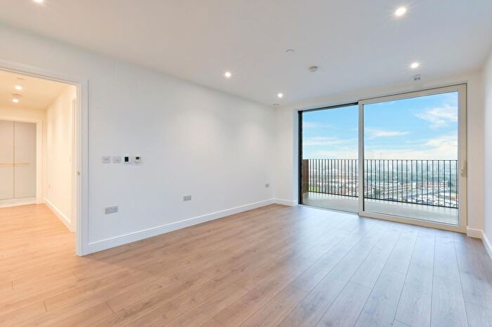 2 Bedroom Flat To Rent In Waterview House, Grand Union, London, HA0