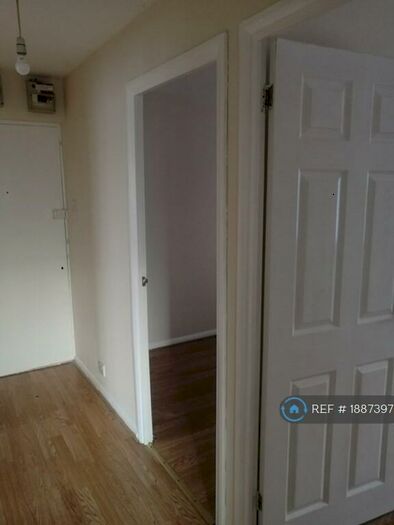 2 Bedroom Flat To Rent In Chantress Close, Dagenham, RM10