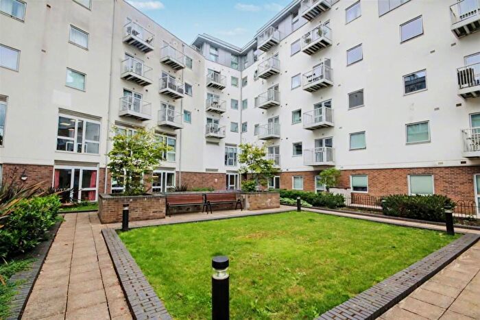 2 Bedroom Flat To Rent In Station View, Guildford, GU1