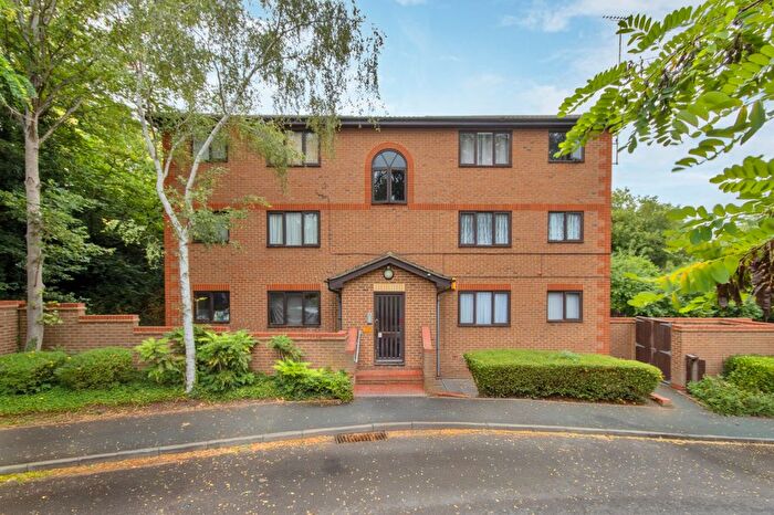 1 Bedroom Flat For Sale In Winston Close, Greenhithe, DA9