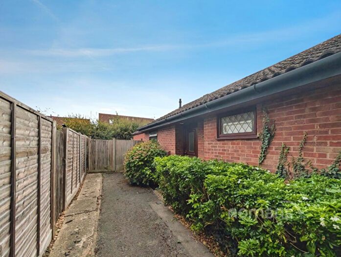 1 Bedroom Bungalow For Sale In Fleetham Gardens, Lower Earley, Reading, RG6