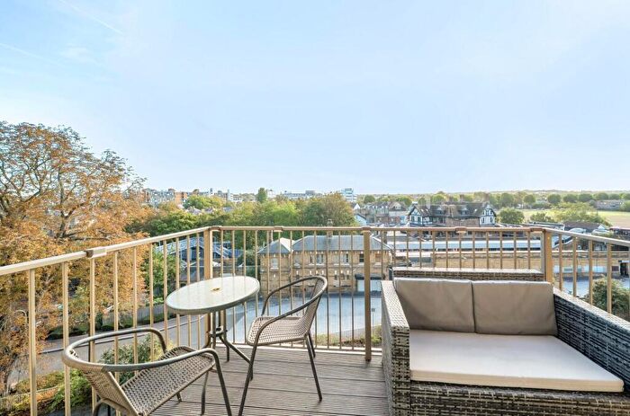 2 Bedroom Flat For Sale In Grosvenor Court, Adenmore Road, London, SE6