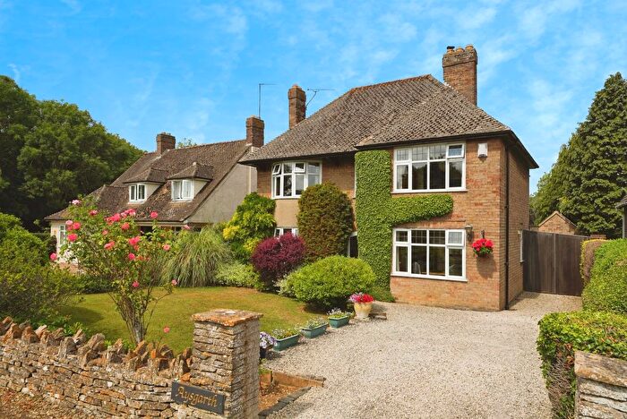 3 Bedroom Detached House For Sale In Leamington Road, Broadway, Worcestershire, WR12