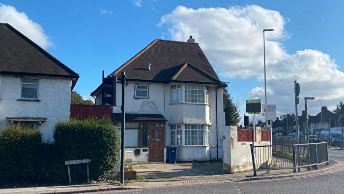 4 Bedroom Detached House To Rent In The Vale, Golders Green, NW11