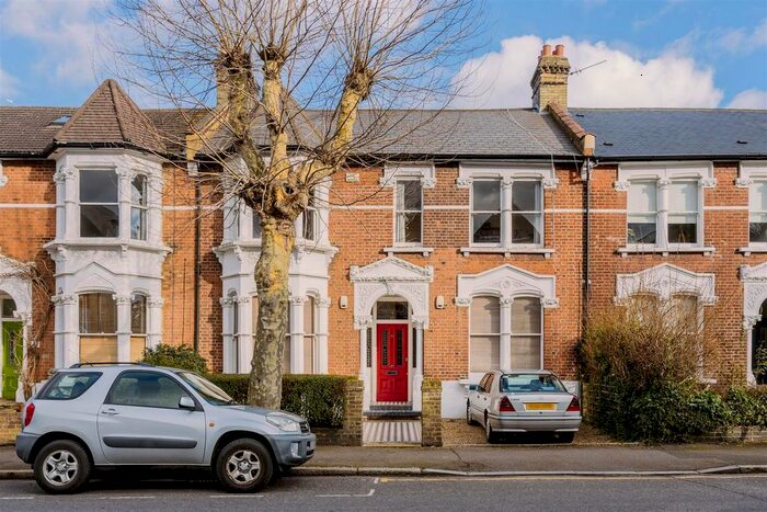 Studio To Rent In Oakfield Road, London, N4