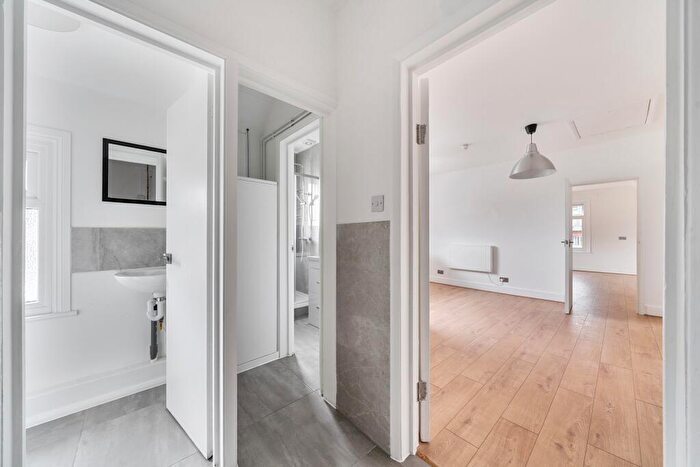 3 Bedroom Flat To Rent In Furze Platt Road, Maidenhead, SL6