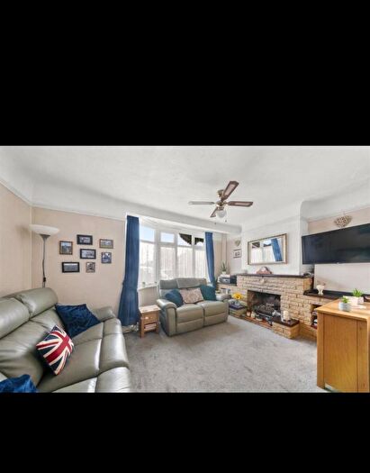 4 Bedroom Semi-Detached House To Rent In Maple Road, Yeading, Hayes, UB4