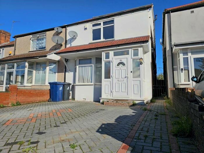 4 Bedroom Property To Rent In Hill Rise, Greenford, UB6