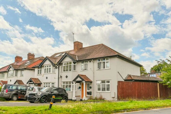 3 Bedroom Flat To Rent In Rose Hill Park West, Sutton, SM1