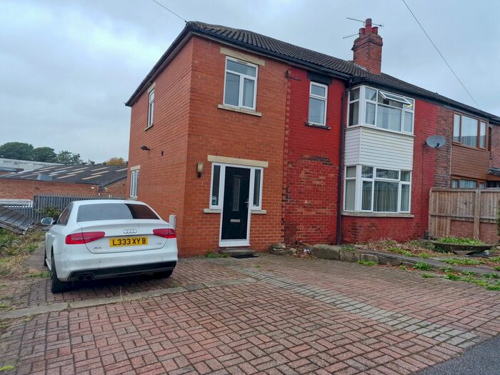4 Bedroom Semi-Detached House To Rent In Ryedale Avenue, Leeds, LS12