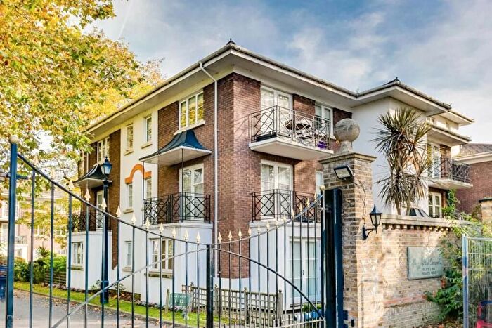 2 Bedroom Flat To Rent In Brompton Park Crescent, London, SW6