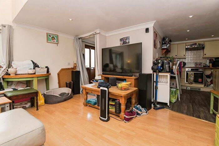 1 Bedroom Detached House For Sale In Village Way, Aylesbeare, Exeter, EX5