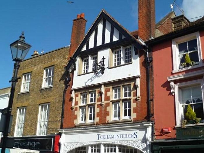 2 Bedroom Flat To Rent In Flat, Preston Street, Faversham, ME13