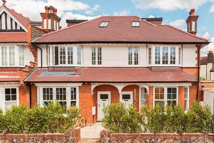3 Bedroom House For Sale In Woodberry Crescent, London, N10