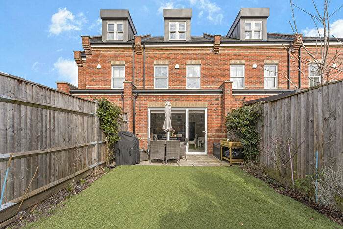 4 Bedroom Town House For Sale In Kingsborough Place, Kingston Upon Thames, KT2