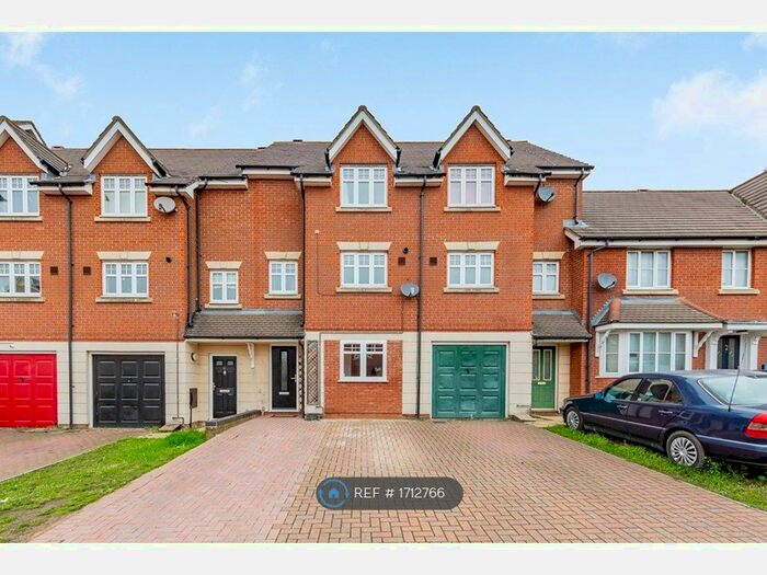 4 Bedroom Terraced House To Rent In Pearcy Close, Harold Hill, Romford, RM3