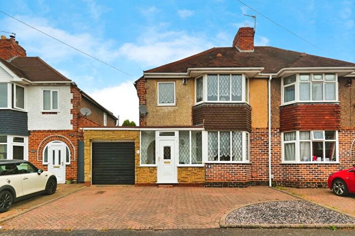 3 Bedroom Semi-Detached House For Sale In Jonkel Avenue, Hockley, Tamworth, B77