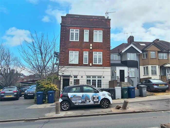 2 Bedroom Flat To Rent In Hampden Way, Southgate, N14