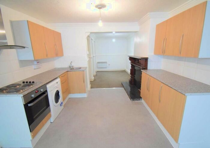 4 Bedroom Flat To Rent In Church Street, Croydon, London, CR0