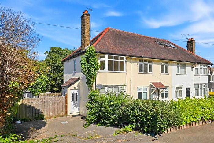 3 Bedroom House For Sale In Roding Lane North, Woodford Green, IG8