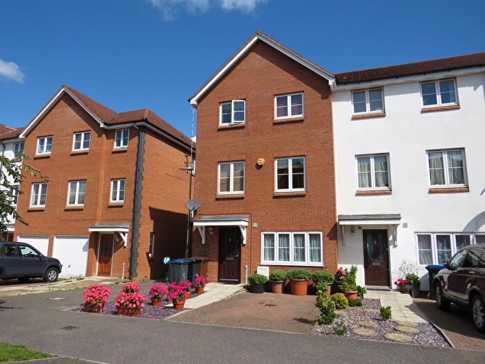 4 Bedroom Property To Rent In Chambers Grove, Welwyn Garden City, AL7