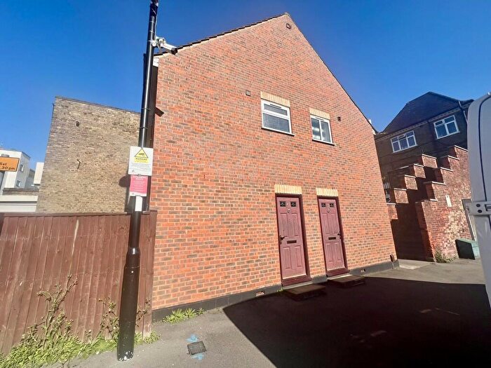2 Bedroom Apartment To Rent In Windsor Close, Northwood, HA6