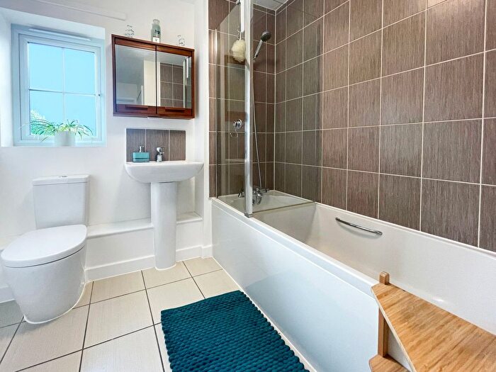 1 Bedroom Flat For Sale In Abrahams Close, Amersham, HP7
